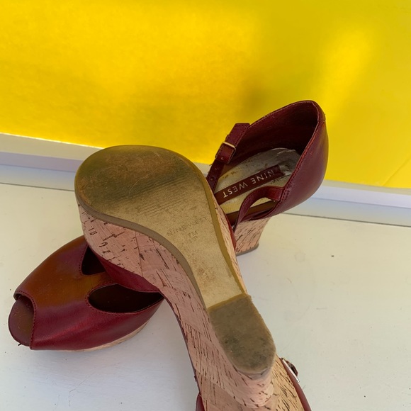 Nine West Red wedge heels. Size 7 - Picture 4 of 5